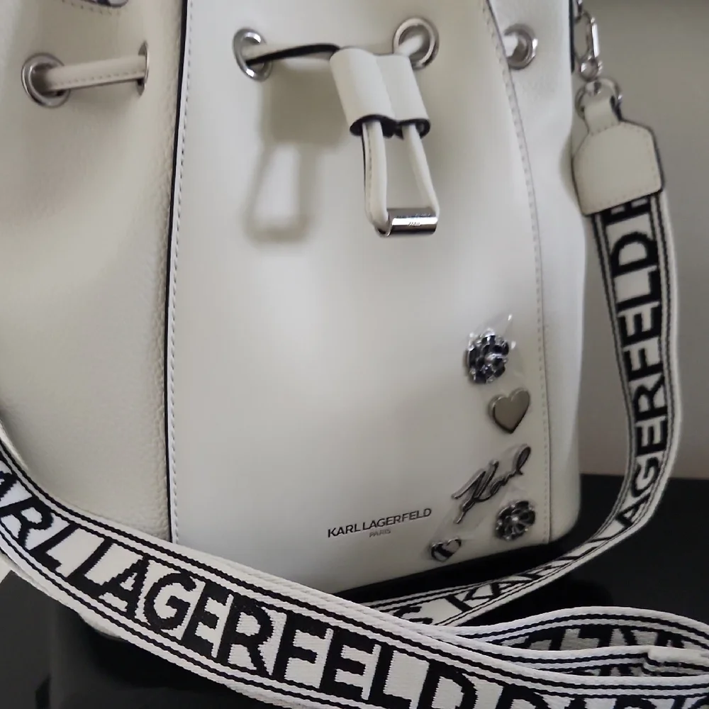 Karl Lagerfeld 2 Way Crossbody/Shoulder Bag with Logo Guitar Strap. New W/ Tags! - Picture 4 of 13